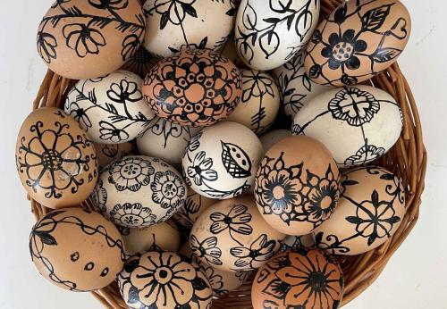 drawing-eggs-with-wax-3-b